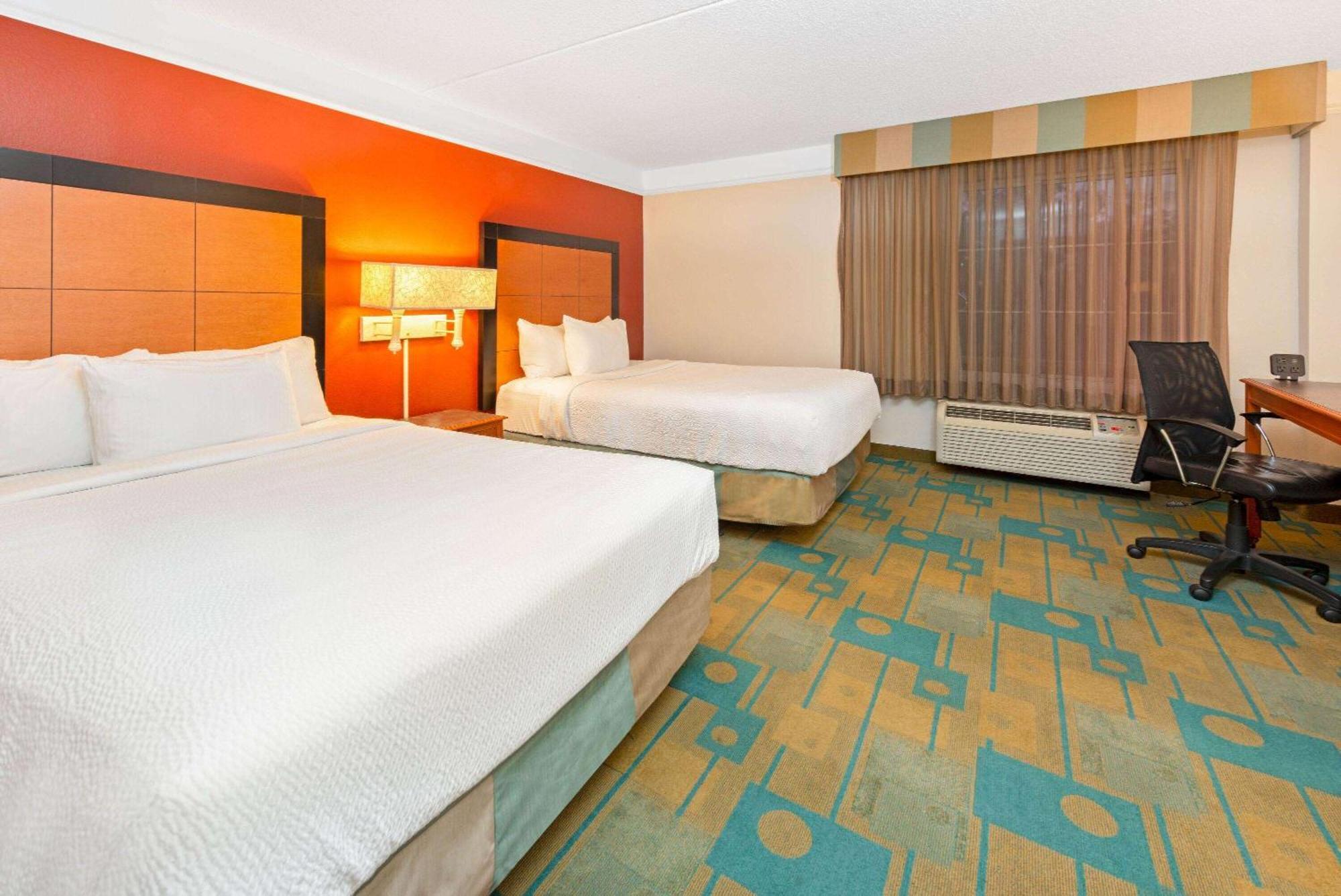 La Quinta By Wyndham Usf Hotel