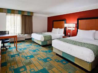 La Quinta By Wyndham Usf Hotel
